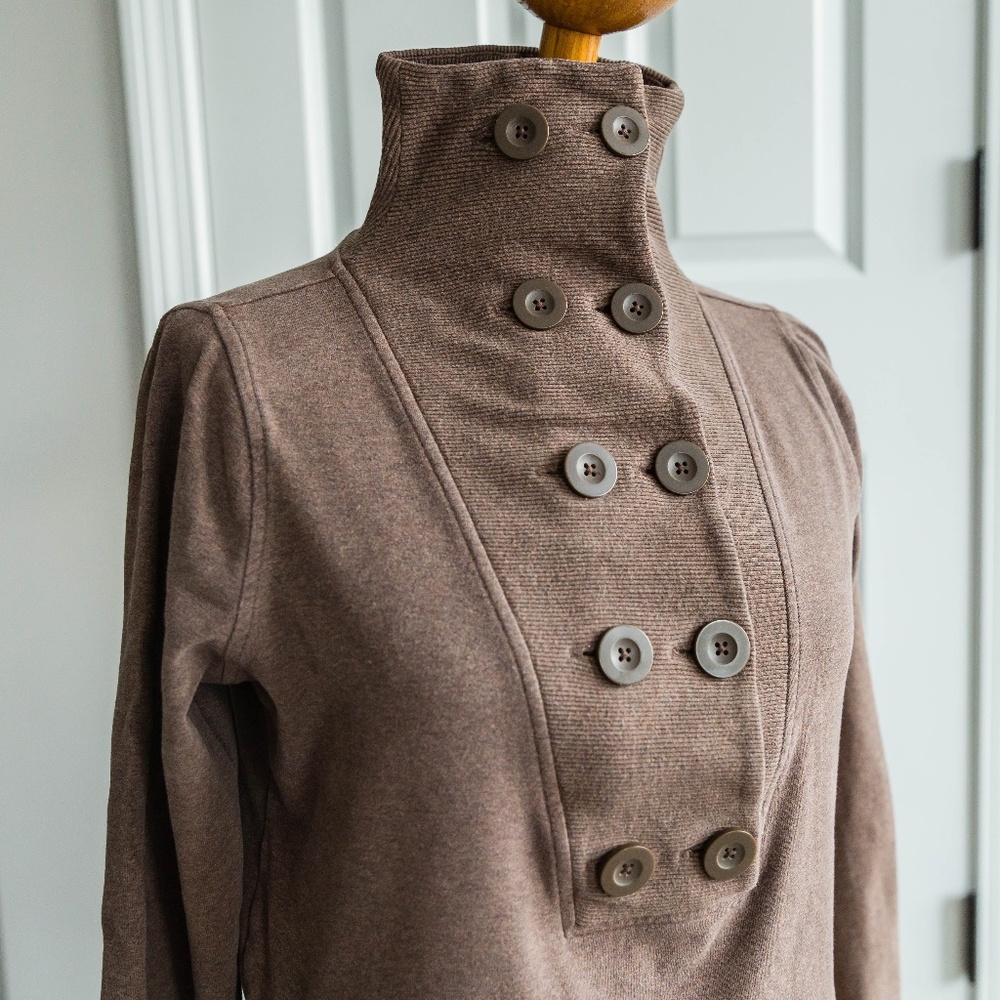 Banana Republic cotton sweater with buttons size M